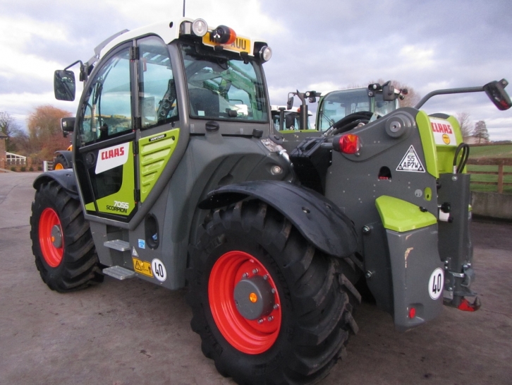 Claas Scorpion 7055