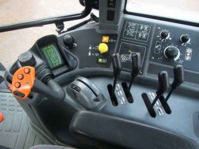 New Holland TM175