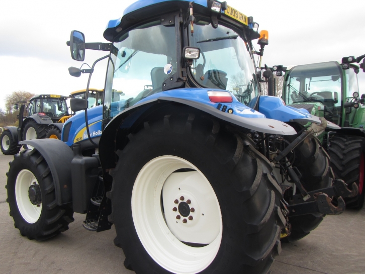New Holland T6030 Plus