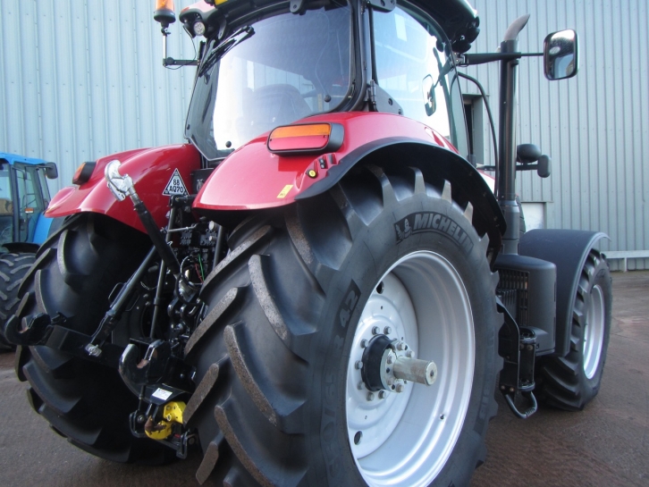 Case Puma 220
