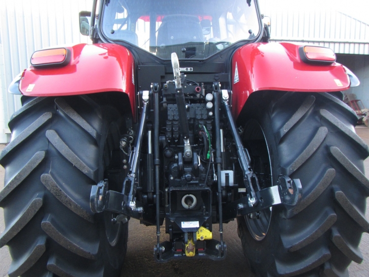 Case Puma 220