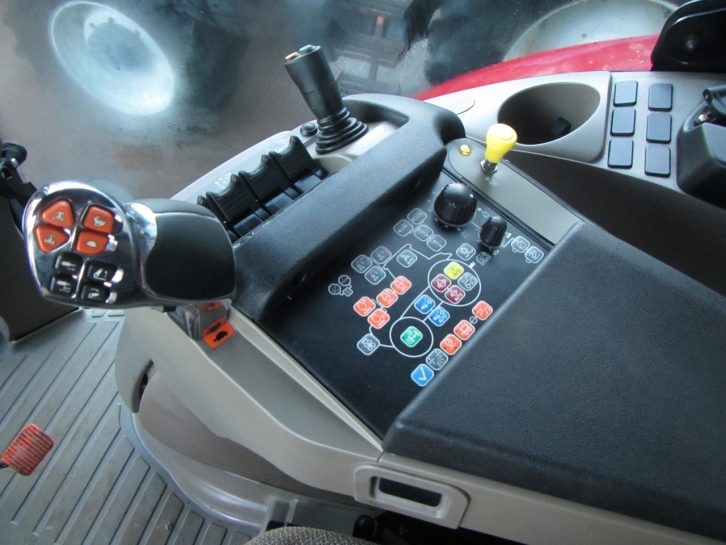 Case Puma 220