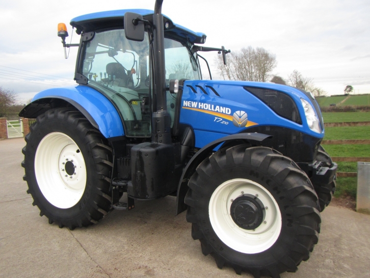 New Holland T7.210