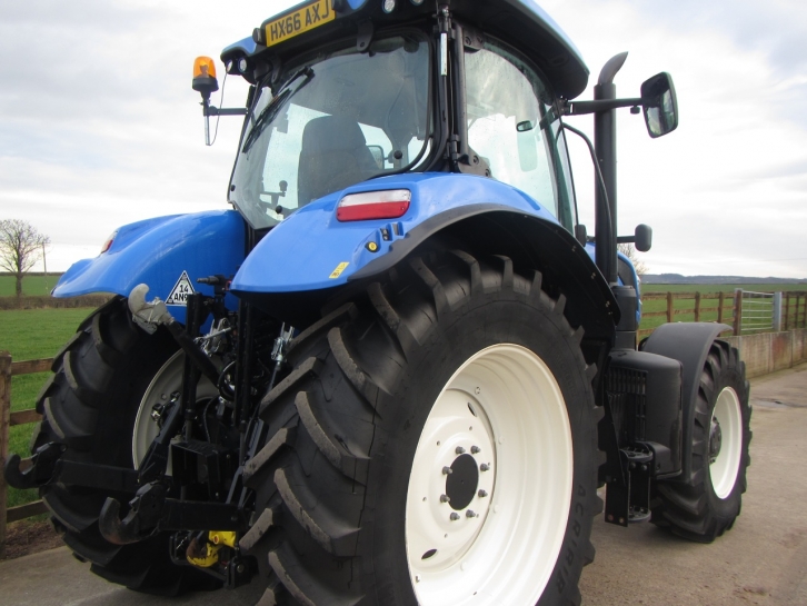 New Holland T7.210