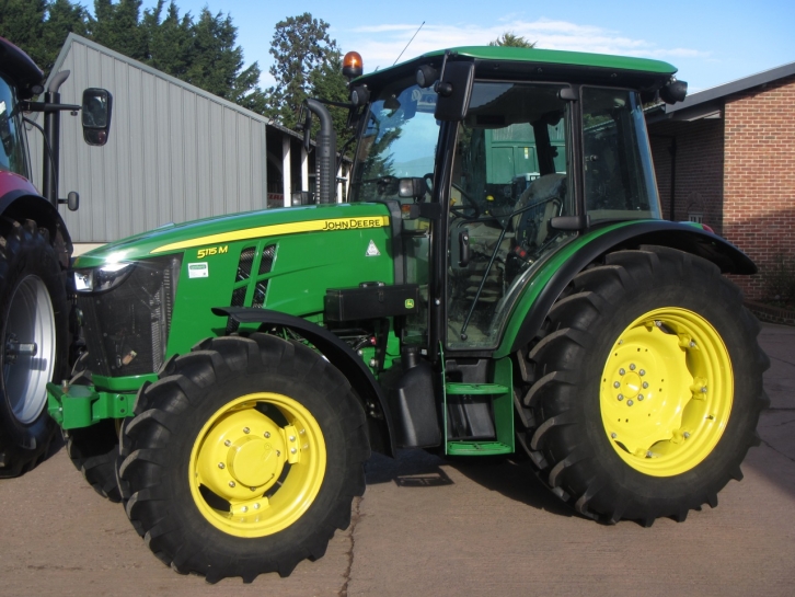 John Deere 5115M