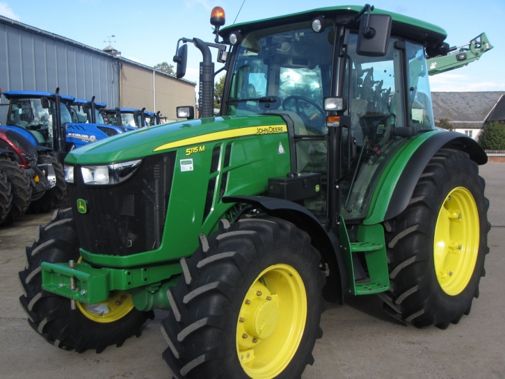 John Deere 5115M