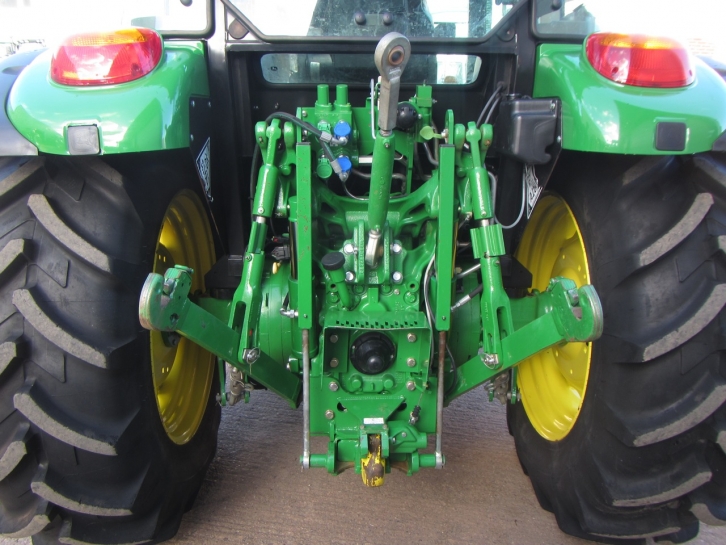 John Deere 5115M