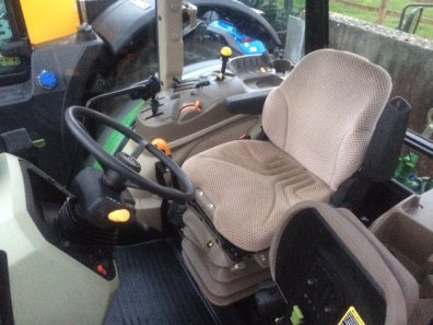 John Deere 5115M