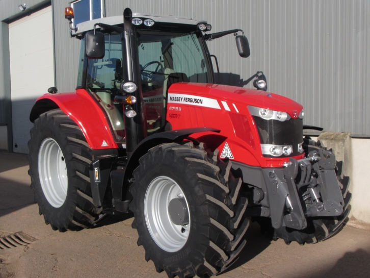 Massey Ferguson 6718S Exclusive