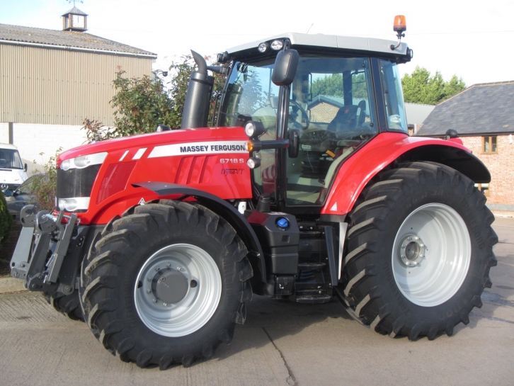 Massey Ferguson 6718S Exclusive