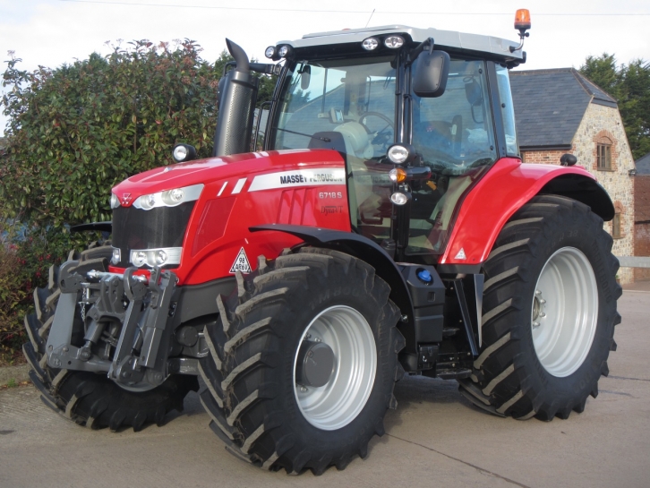 Massey Ferguson 6718S Exclusive