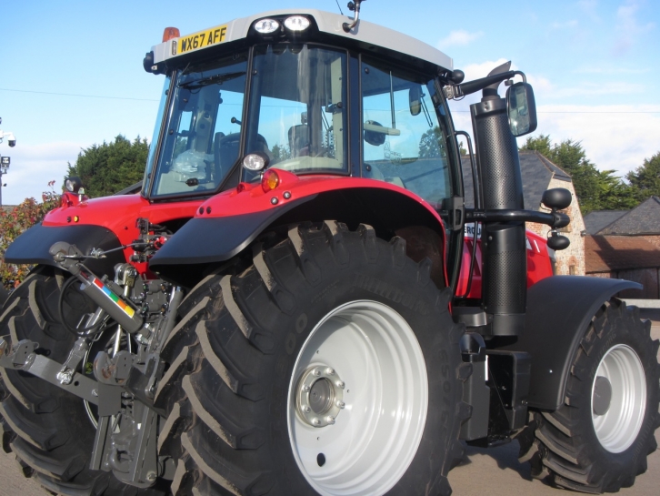 Massey Ferguson 6718S Exclusive