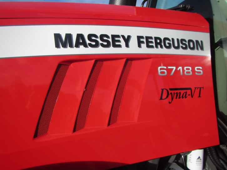 Massey Ferguson 6718S Exclusive