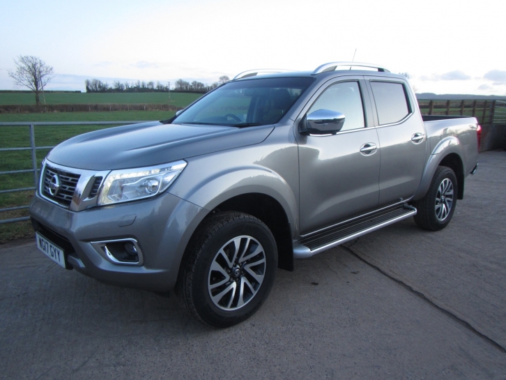 Nissan Navara Tekna 2.3 DCi 4WD Double Cab pickup