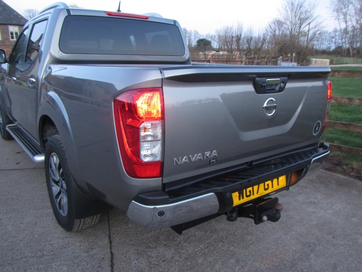 Nissan Navara Tekna 2.3 DCi 4WD Double Cab pickup