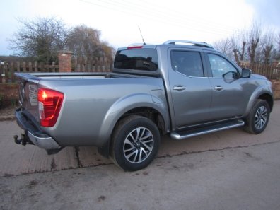 Nissan Navara Tekna 2.3 DCi 4WD Double Cab pickup