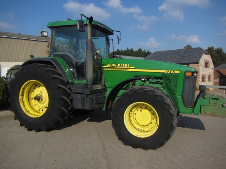 John Deere 8310