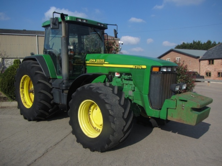 John Deere 8310