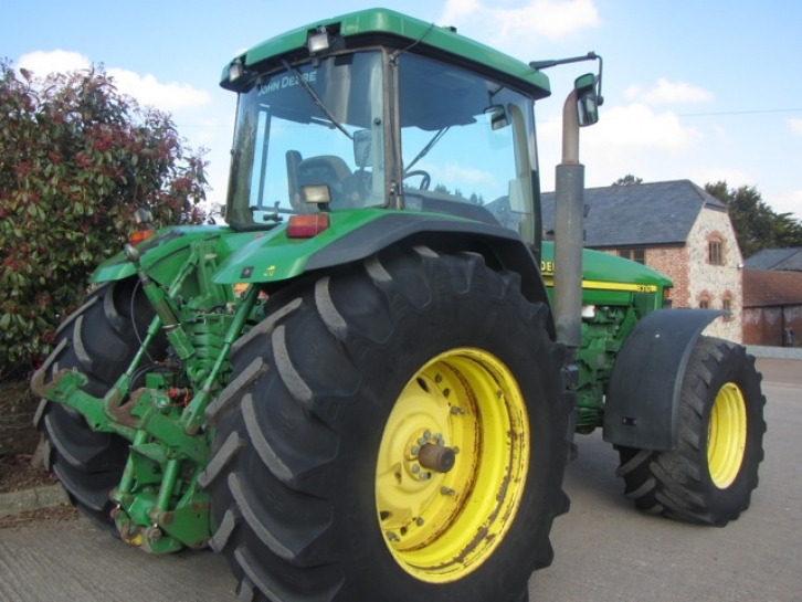 John Deere 8310