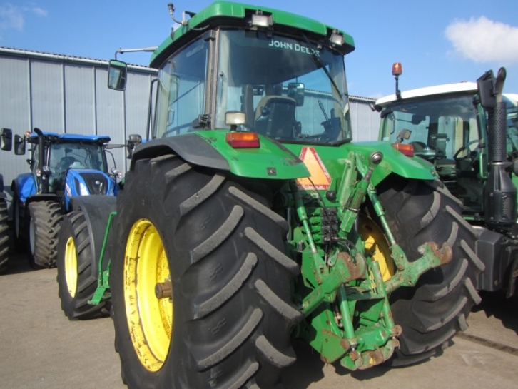 John Deere 8310
