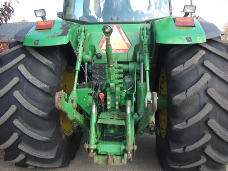 John Deere 8310