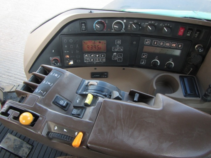 John Deere 8310