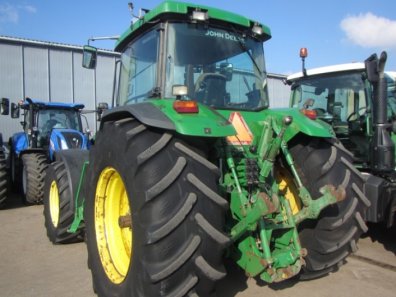 John Deere 8310