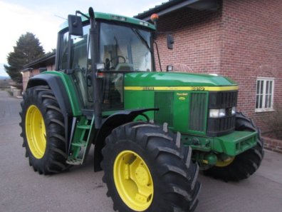 John Deere 6810