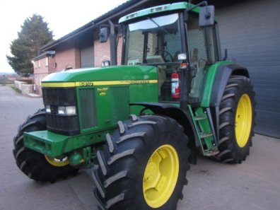 John Deere 6810