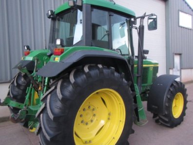 John Deere 6810