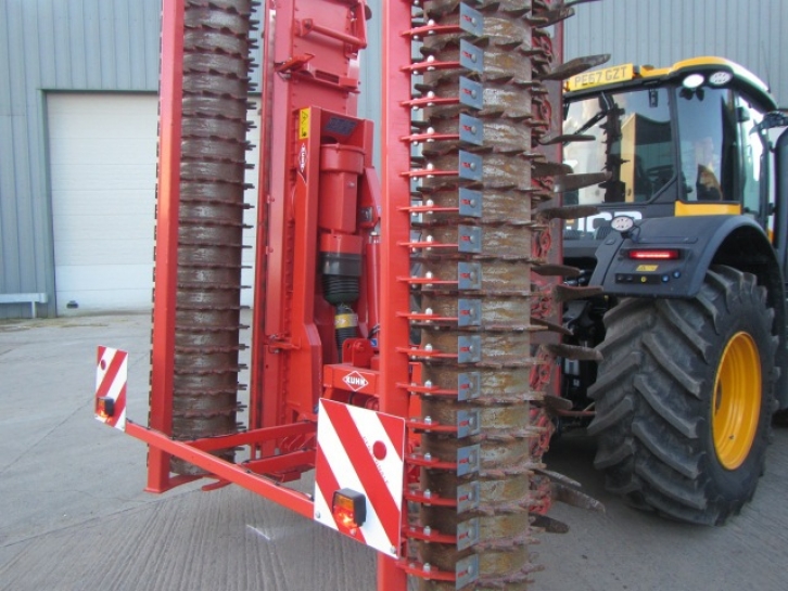 Kuhn HR 6004 power harrow