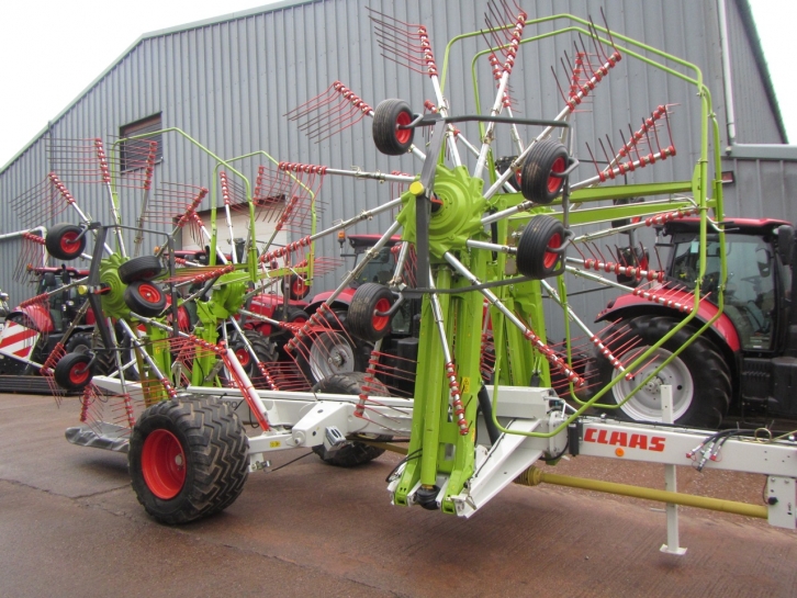 Claas Liner 3600 4 rotor rake