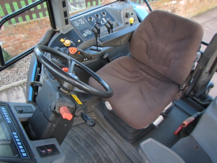 New Holland 8560