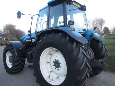 New Holland 8560