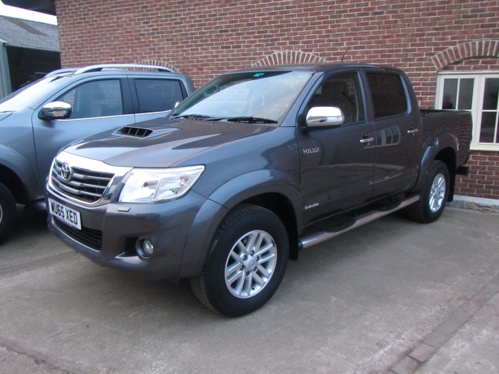 Toyota Hi-Lux Invincible 3.0LT D4D