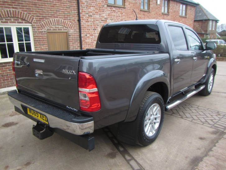 Toyota Hi-Lux Invincible 3.0LT D4D