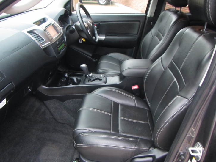Toyota Hi-Lux Invincible 3.0LT D4D