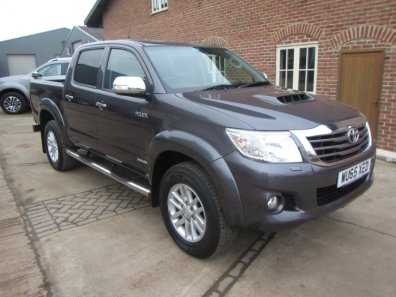 Toyota Hi-Lux Invincible 3.0LT D4D