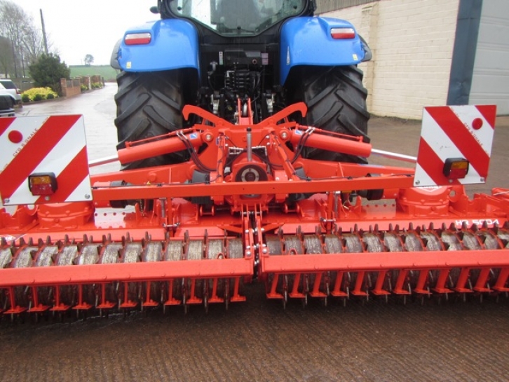 Kuhn HR 5004 5 Metre power harrow