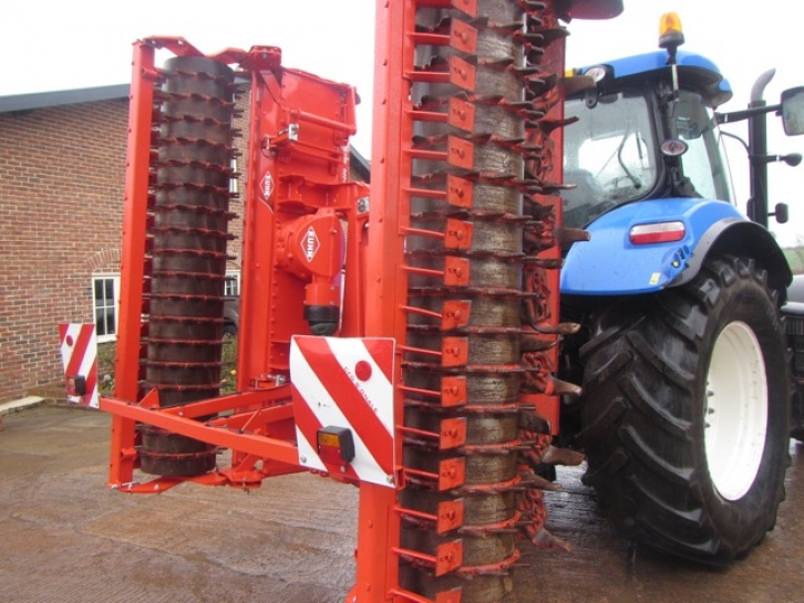 Kuhn HR 5004 5 Metre power harrow