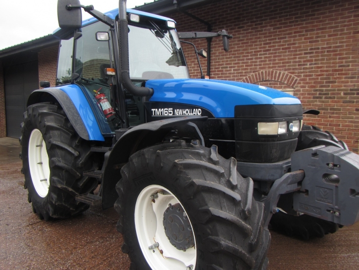 New Holland TM165