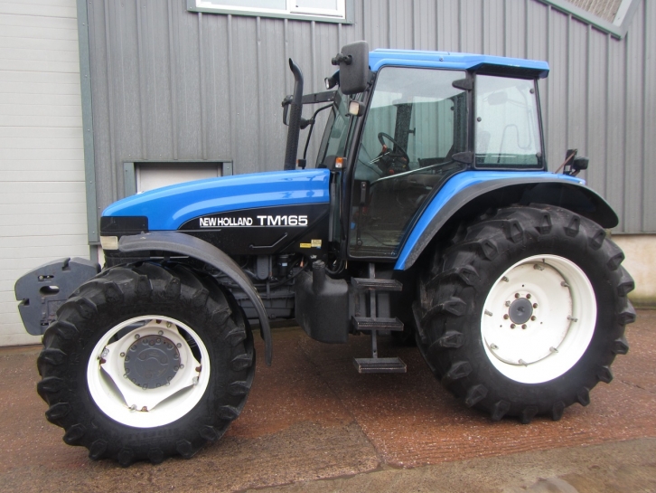 New Holland TM165