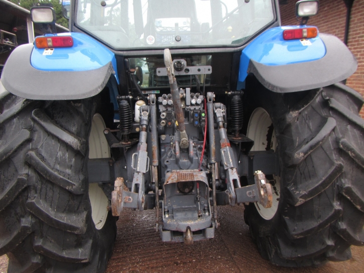 New Holland TM165