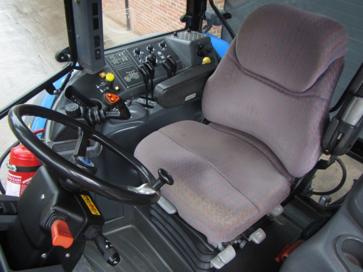 New Holland TM165
