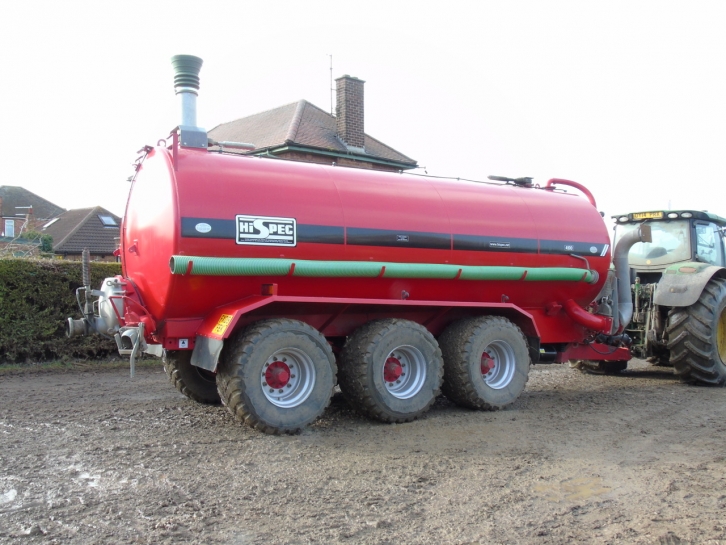 Hi-Spec 4500 Gallon vacuum tanker
