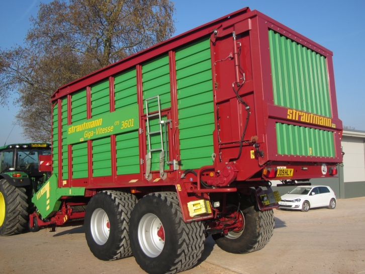 Strautmann Giga-Vitesse CFS 3601 forage wagon