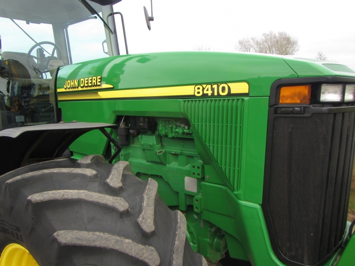 John Deere 8410