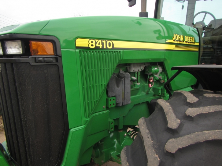 John Deere 8410