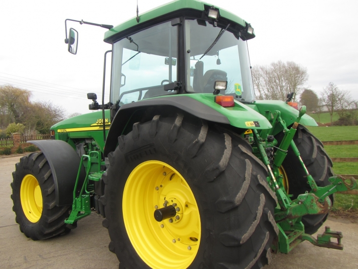 John Deere 8410