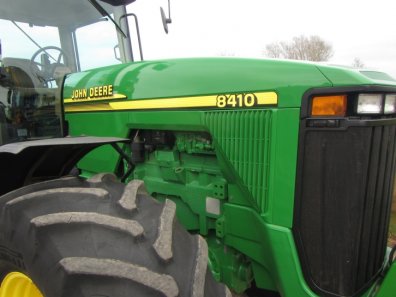 John Deere 8410